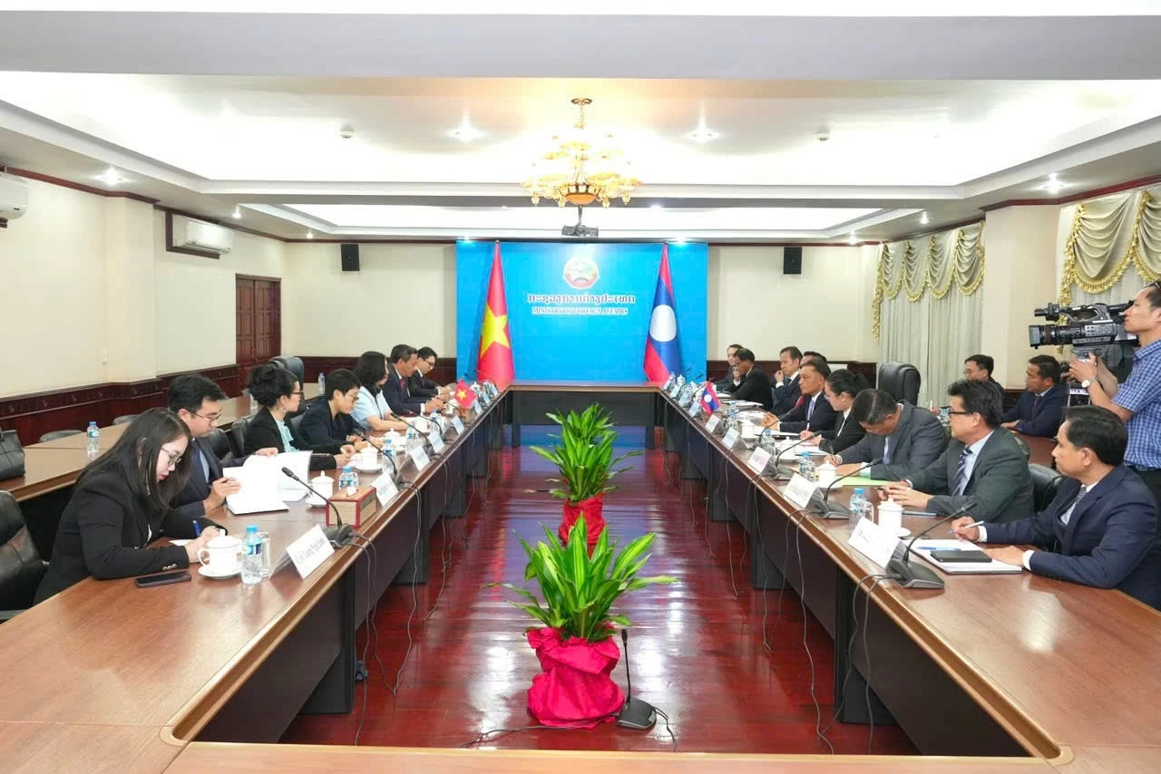 Vietnam, Laos Foreign Ministries sign Memorandum of Understanding on Cooperation in Overseas Vietnamese and Overseas Lao Affairs Vietnam, Laos Foreign Ministries sign Memorandum of Understanding on Cooperation in Overseas Vietnamese and Overseas Lao Affairs