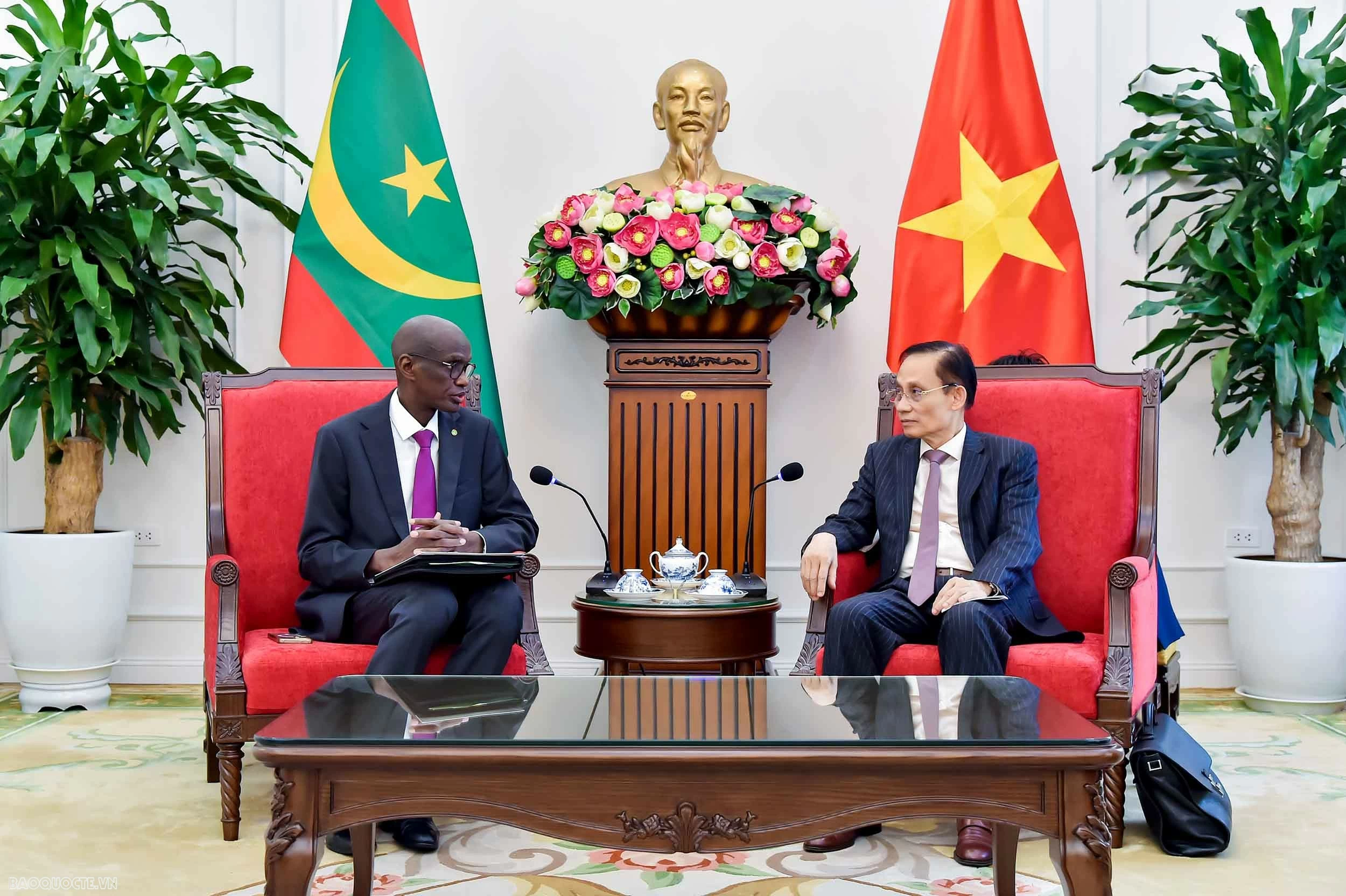 Foreign Minister Le Hoai Trung welcomes Mauritanian Minister Moctar Al Housseynou Lam