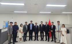 Commission for Policies and Strategies delegation meets with Vietnam-Korea Business and Investment Association