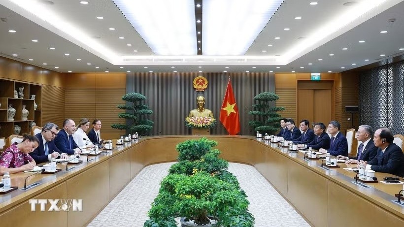 Prime Minister Le Minh Hung receives Greek Foreign Minister George Gerapetritis in Hanoi