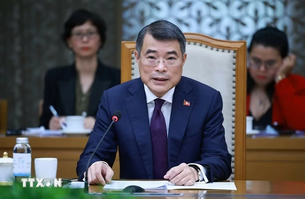 Prime Minister Le Minh Hung receives Greek Foreign Minister George Gerapetritis in Hanoi