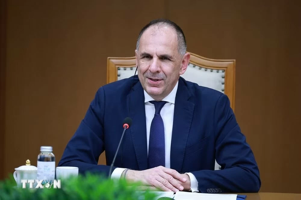 Prime Minister Le Minh Hung receives Greek Foreign Minister George Gerapetritis in Hanoi