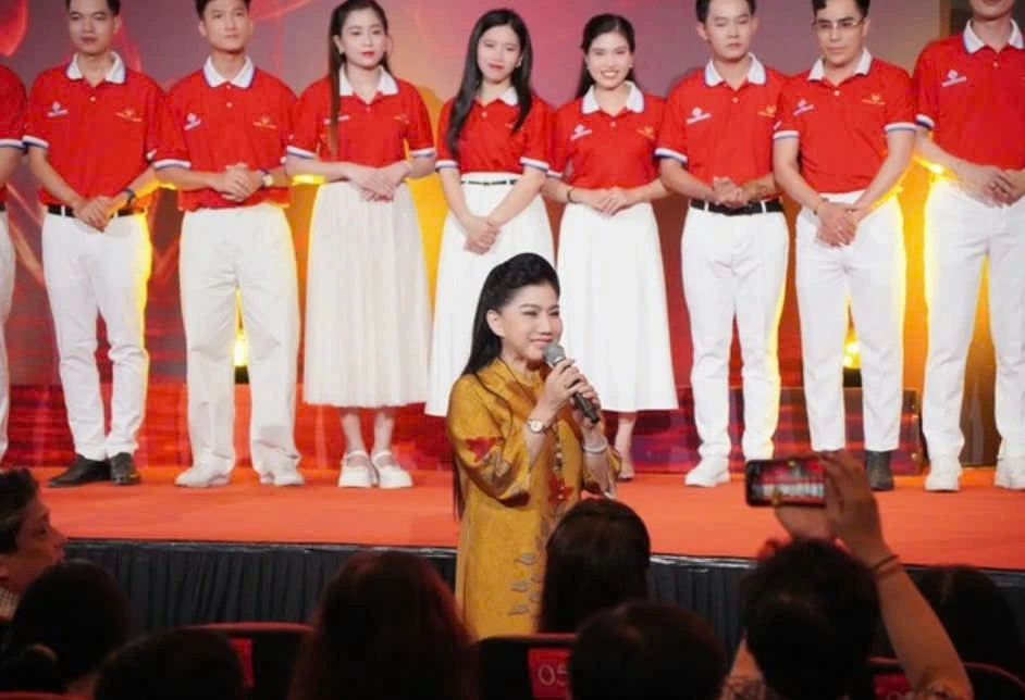 Chuong Vang Vong Co marks 21 years, expanding oportunities for young talents