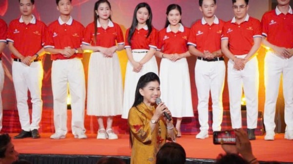 Chuong Vang Vong Co marks 21 years, expanding oportunities for young talents