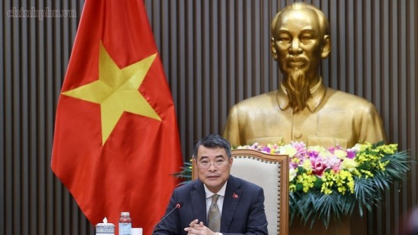 Prime Minister Le Minh Hung holds phone talks with Canadian Prime Minister Mark Carney