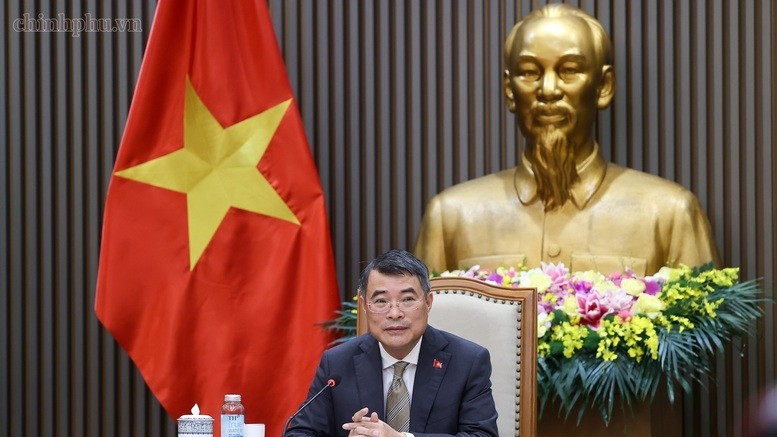Prime Minister Le Minh Hung holds phone talks with Canadian Prime Minister Mark Carney