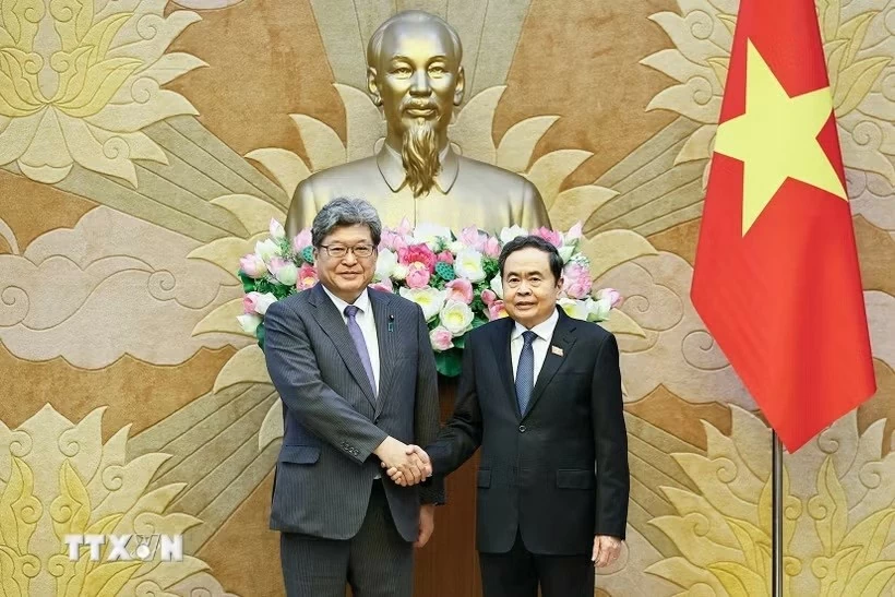 NA Chairman Tran Thanh Man receives Acting Secretary-General of Japan's Liberal Democratic Party Hagiuda Koichi
