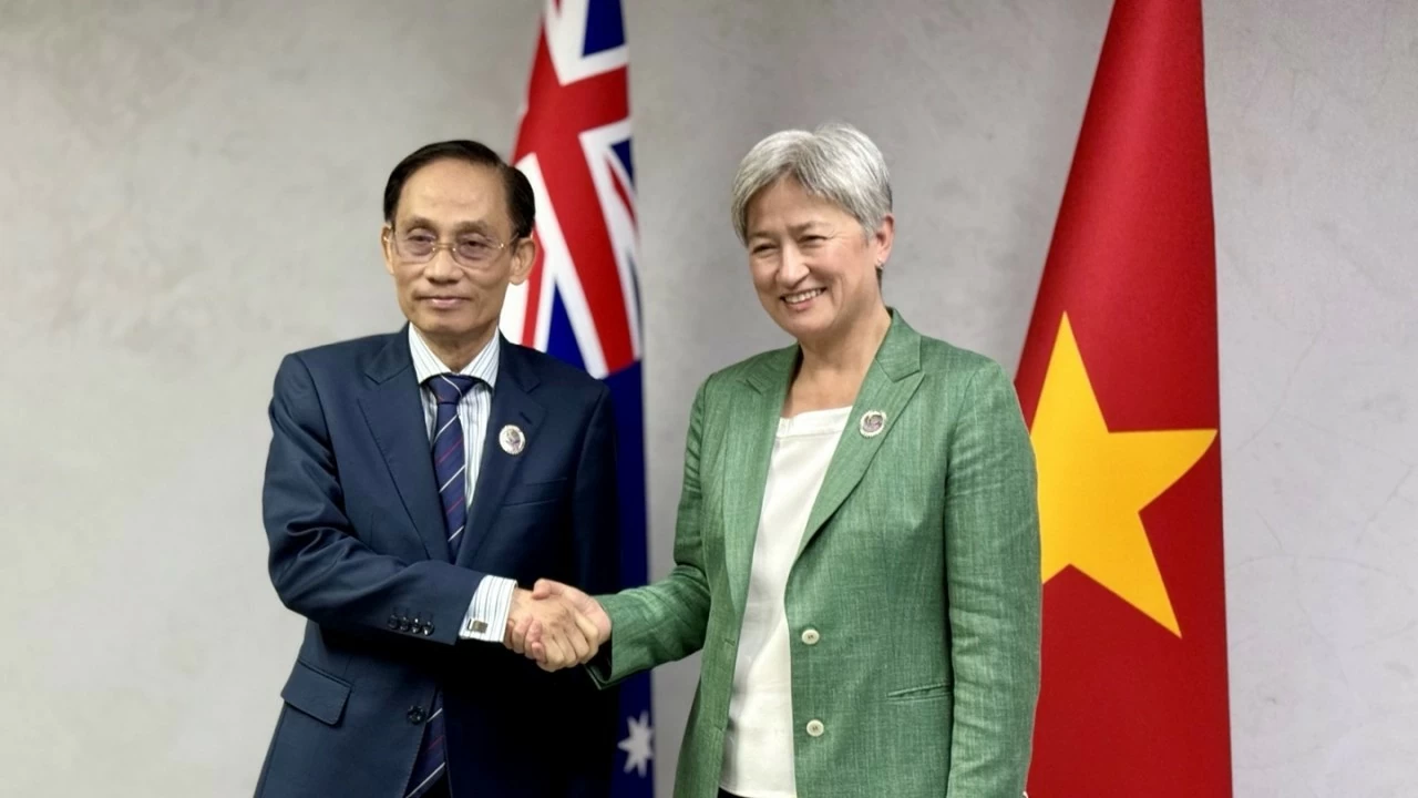 FM Le Hoai Trung and Australian counterpart Penny Wong co-chair 8th Vietnam–Australia Foreign Ministers’ Meeting in Canberra