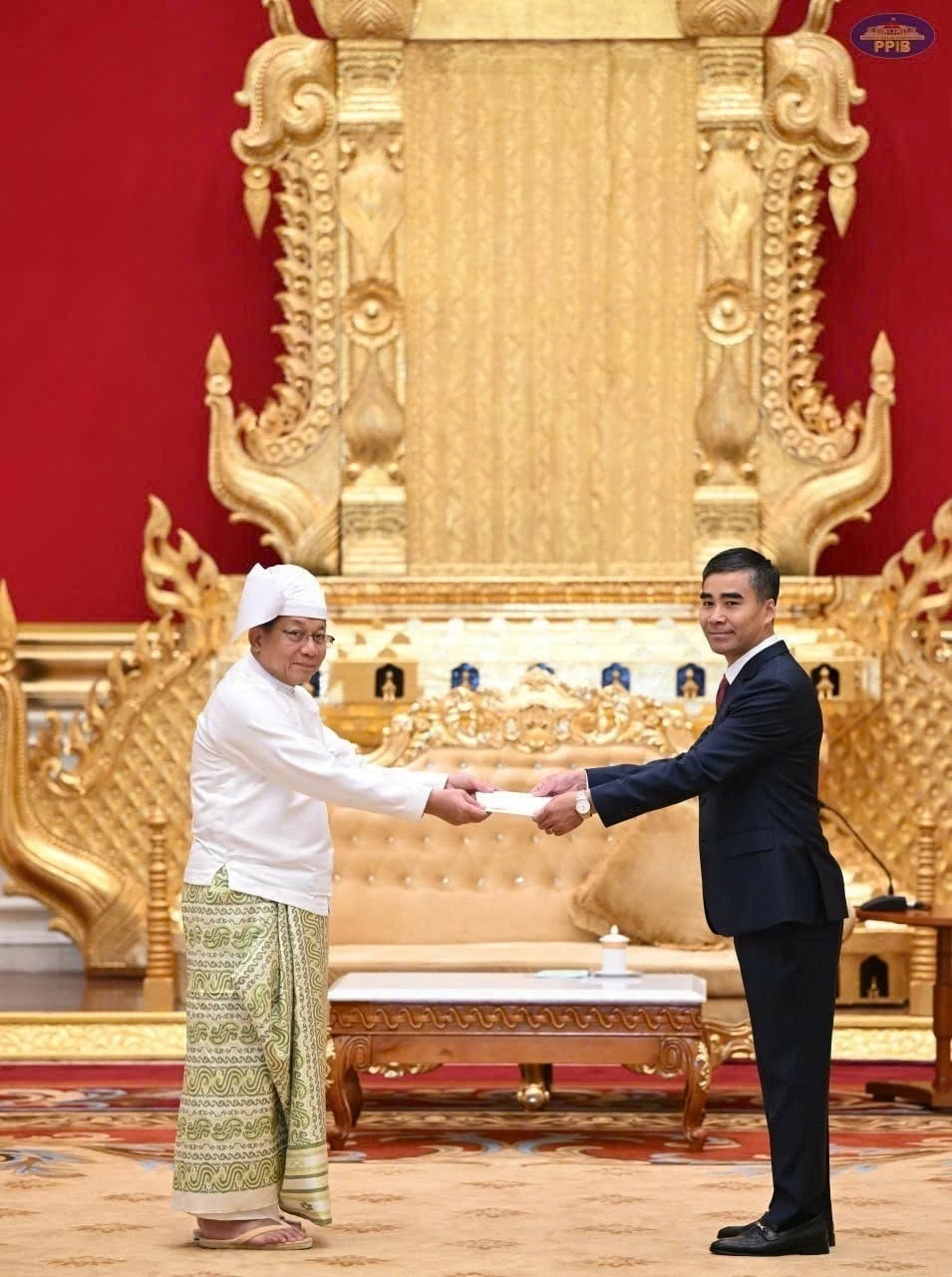 Ambassador Nguyen Anh Duc presents Credentials to Myanmar President Ambassador Nguyen Anh Duc presents Credentials to Myanmar President