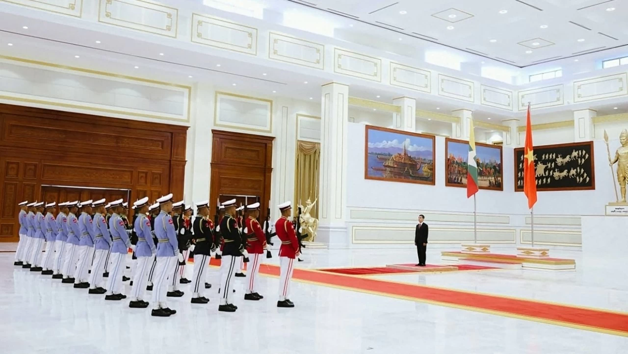 Ambassador Nguyen Anh Duc presents Credentials to Myanmar President Ambassador Nguyen Anh Duc presents Credentials to Myanmar President