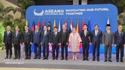 AMM 59: FM Le Hoai Trung urges stronger ASEAN+3 cooperation, deeper economic integration, regional connectivity, energy and food security