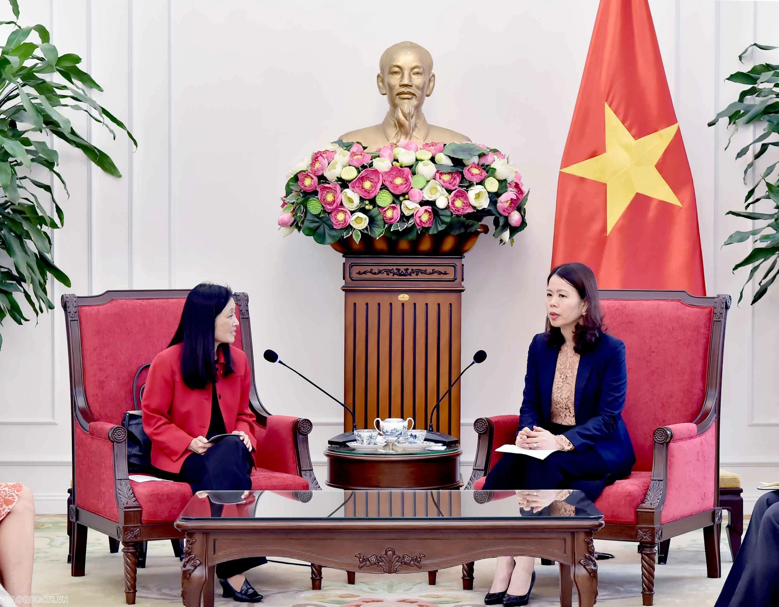 Deputy Foreign Minister Nguyen Minh Hang receives U.S. Ambassador to Vietnam Deputy Foreign Minister Nguyen Minh Hang receives U.S. Ambassador to Vietnam