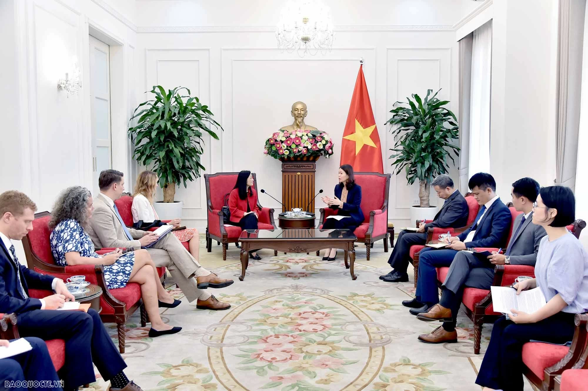 Deputy Foreign Minister Nguyen Minh Hang receives U.S. Ambassador to Vietnam