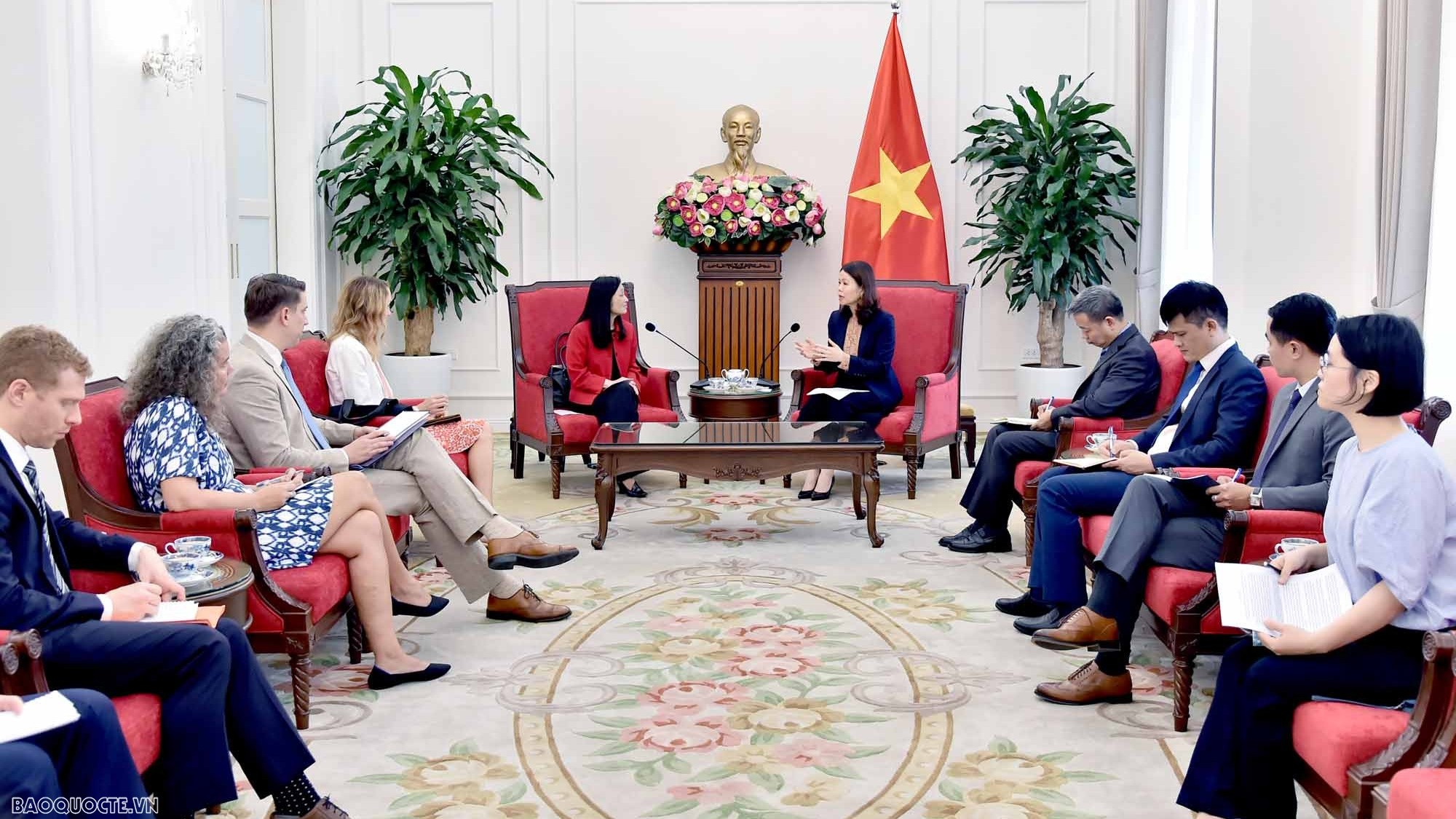 Deputy Foreign Minister Nguyen Minh Hang receives U.S. Ambassador to Vietnam