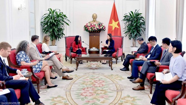 Deputy Foreign Minister Nguyen Minh Hang receives U.S. Ambassador to Vietnam