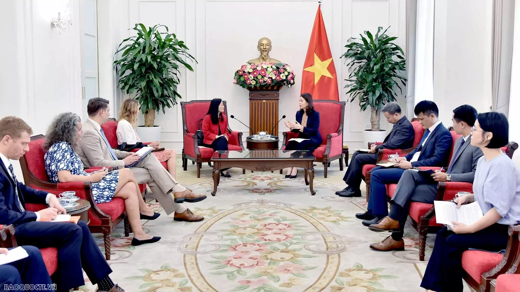 Deputy Foreign Minister Nguyen Minh Hang receives U.S. Ambassador to Vietnam