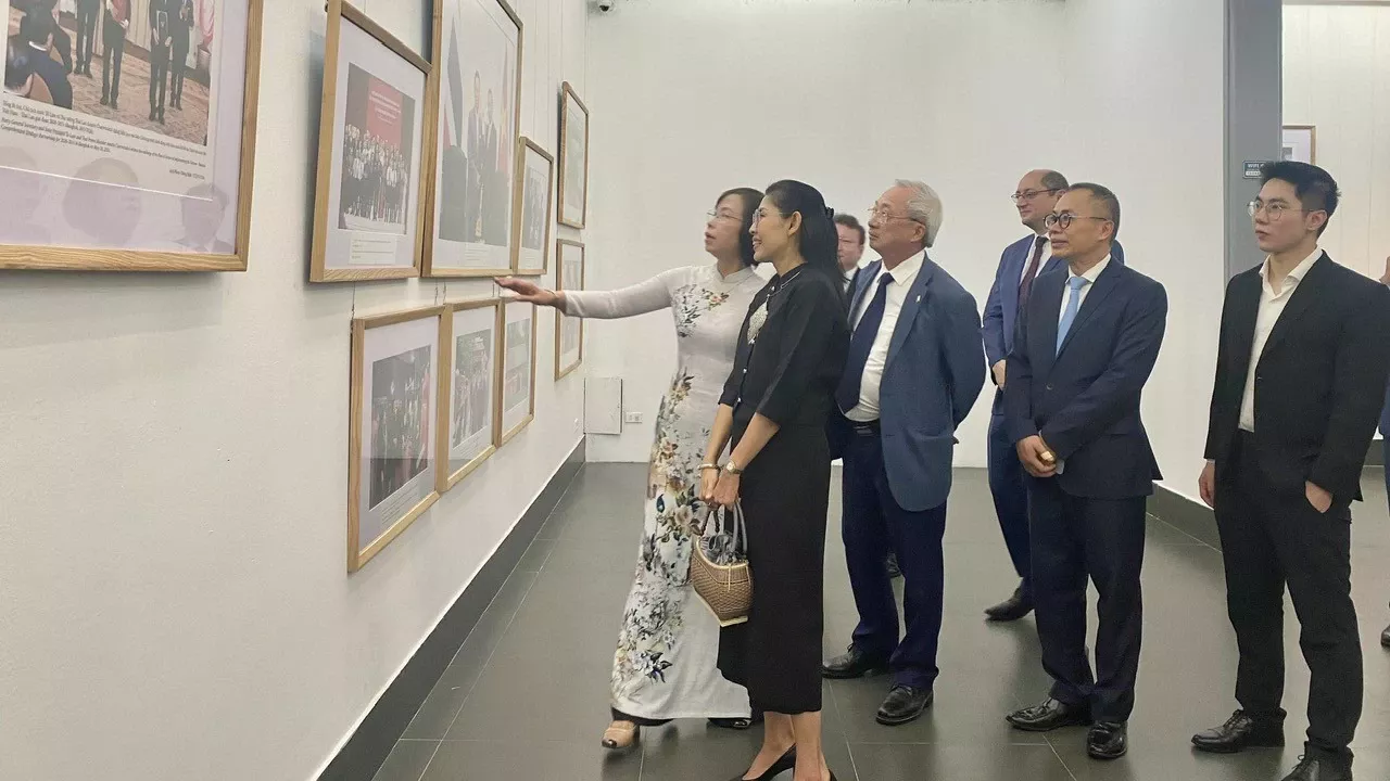 “The Lens of Diplomacy”: Photo exhibition marks 50 years of Vietnam-Thailand relations