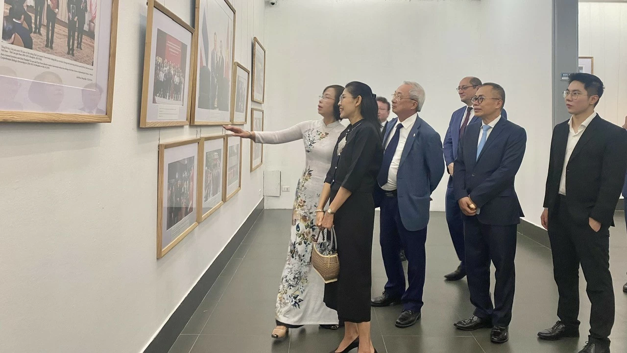 “The Lens of Diplomacy”: Photo exhibition marks 50 years of Vietnam-Thailand relations