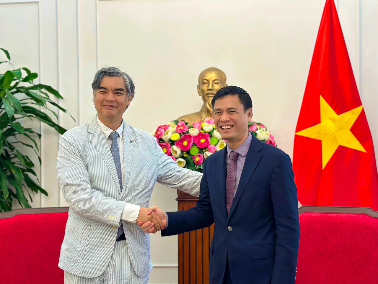 HNNG (48-49): The imprint of Vietnamese diplomacy on the international stage
