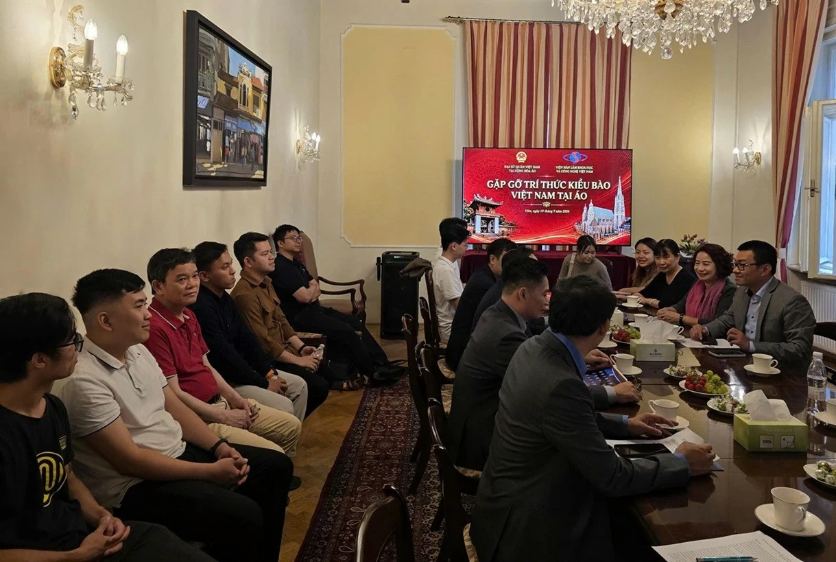 Connecting science with policy, harnessing Vietnamese intellectual resources Connecting science with policy, harnessing Vietnamese intellectual resources