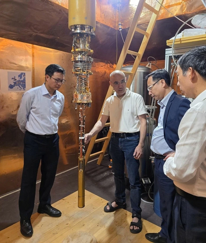 Connecting science with policy, harnessing Vietnamese intellectual resources Connecting science with policy, harnessing Vietnamese intellectual resources