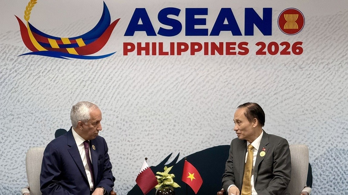 AMM59: Foreign Minister Le Hoai Trung receives Qatari Minister of State for Foreign Affairs