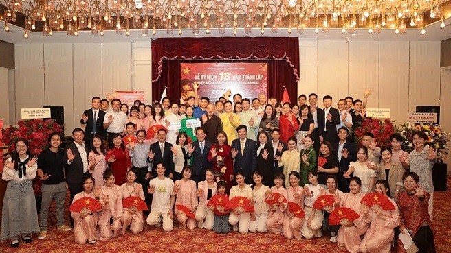 Vietnamese in Kansai: Spreading the spirit of national unity, honoring heroes and martyrs, and supporting flood-affected compatriots