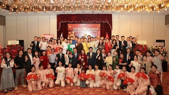 Vietnamese in Kansai: Spreading the spirit of national unity, honoring heroes and martyrs, and supporting flood-affected compatriots