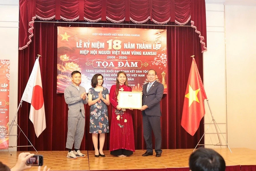 Vietnamese in Kansai: Spreading the spirit of national unity, honoring heroes and martyrs, and supporting flood-affected compatriots Vietnamese in Kansai: Spreading the spirit of national unity, honoring heroes and martyrs, and supporting flood-affected compatriots