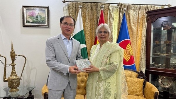 Đại sứ quán Việt Nam tại Pakistan thúc đẩy việc dịch và xuất bản tập thơ 'Nhật ký trong tù' của Chủ tịch Hồ Chí Minh sang tiếng Urdu