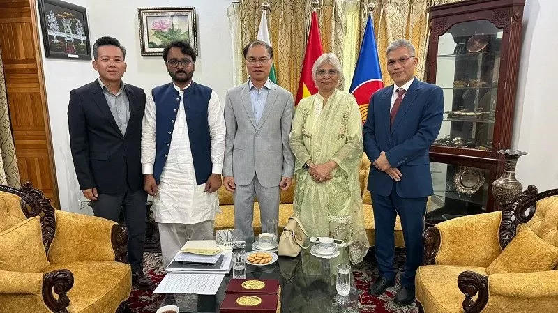 Vietnamese Embassy in Pakistan promotes translation and publication of President Ho Chi Minh's Poetry Collection 'Prison Diary' into Urdu