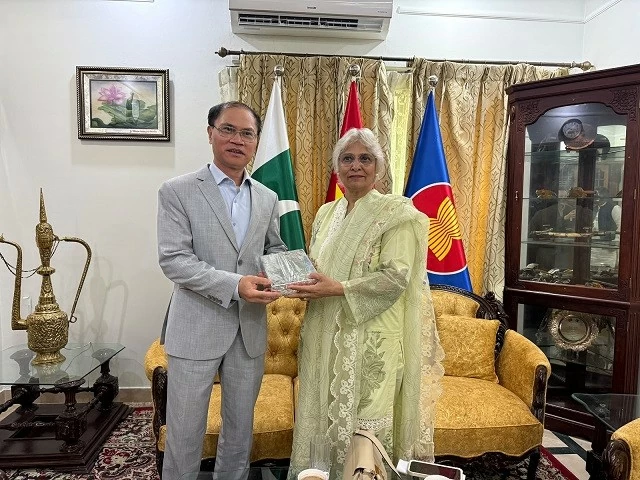 Vietnamese Embassy in Pakistan promotes translation and publication of President Ho Chi Minh's Poetry Collection 'Prison Diary' into Urdu Vietnamese Embassy in Pakistan promotes translation and publication of President Ho Chi Minh's Poetry Collection 'Prison Diary' into Urdu