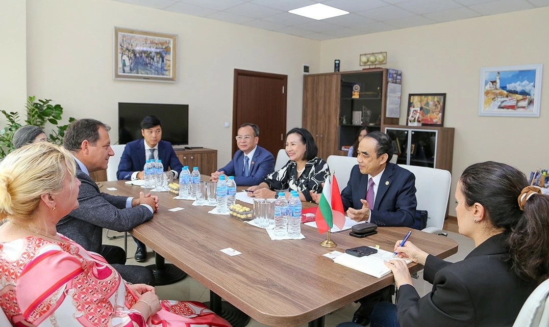 Vietnam-Bulgaria expand cooperation in medical and pharmaceutical training and research
