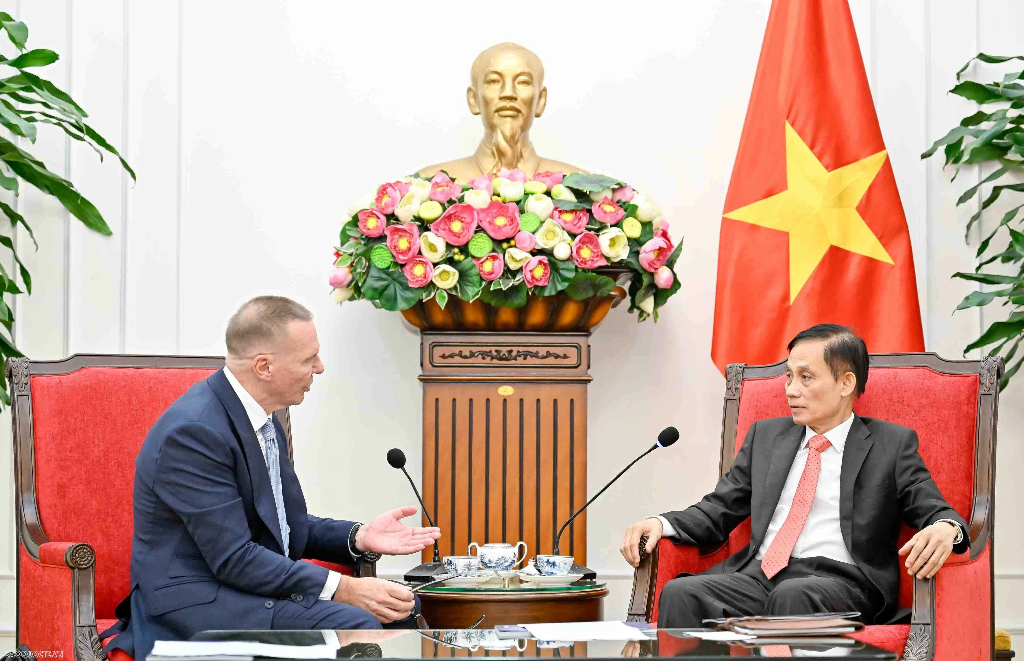 Foreign Minister Le Hoai Trung receives Global President of DMG Events Group in Hanoi
