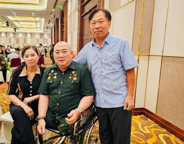 War Invalids and Martyrs' Day: A soldiers' reunion inspires the tribute song 'Thap len Viet Nam'