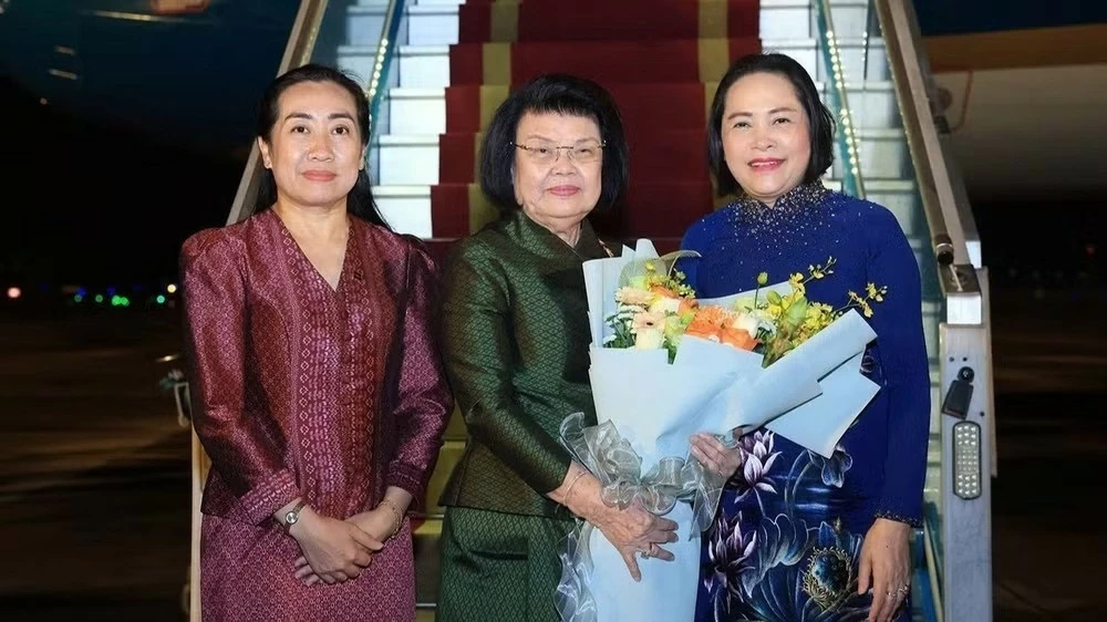 Cambodian National Assembly President Samdech Khuon Sudary arrives in Hanoi, begins official visit to Vietnam Cambodian National Assembly President Samdech Khuon Sudary arrives in Hanoi, begins official visit to Vietnam