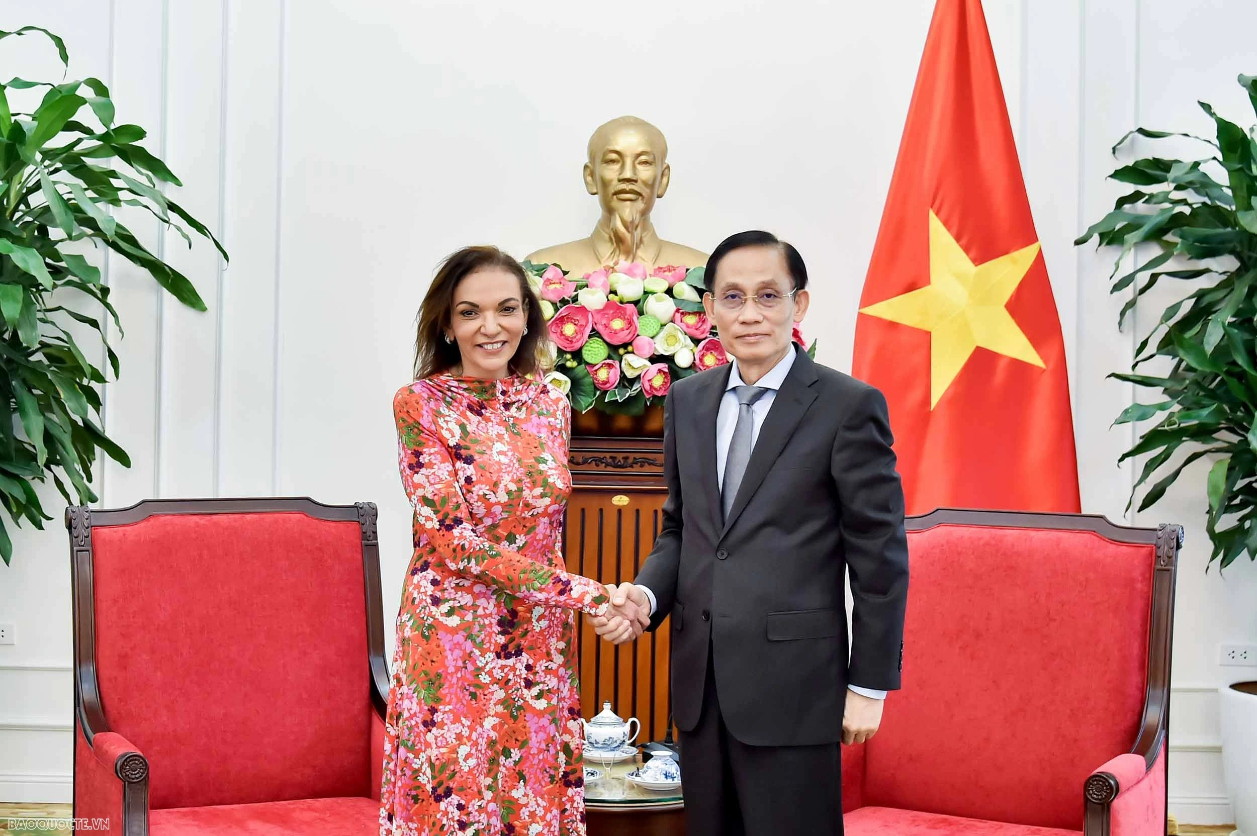 Foreign Minister Le Hoai Trung receives Australian Minister for International Development, Small Business, and Multicultural Affairs Anne Aly