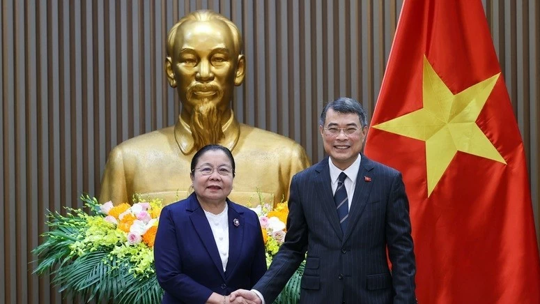 Prime Minister Le Minh Hung receives Head of Lao Party's Organisation Commission Sisay Leudetmounsone