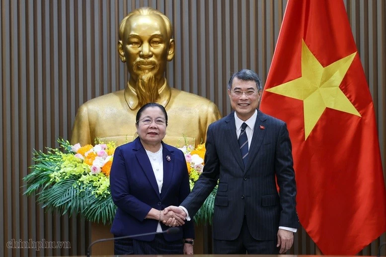 Prime Minister Le Minh Hung receives Head of Lao Party's Organisation Commission Sisay Leudetmounsone