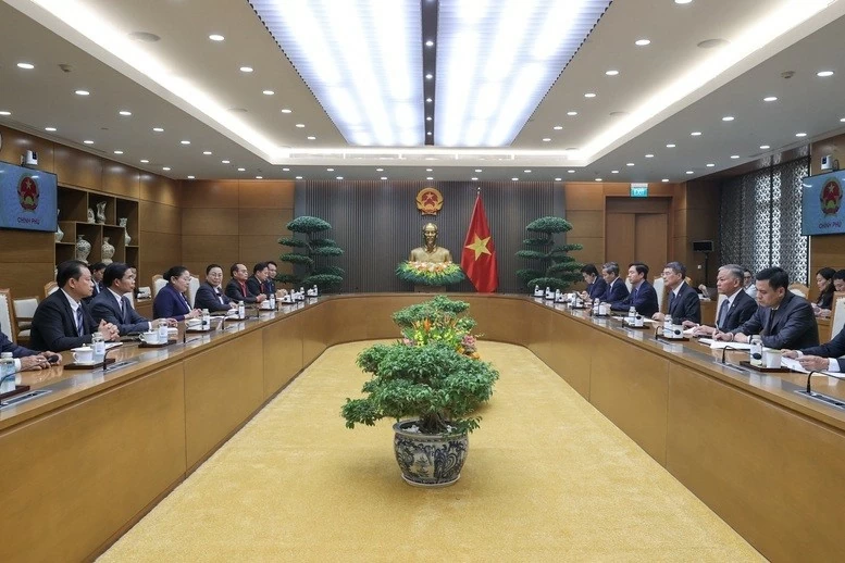 Prime Minister Le Minh Hung receives Head of Lao Party's Organisation Commission Sisay Leudetmounsone