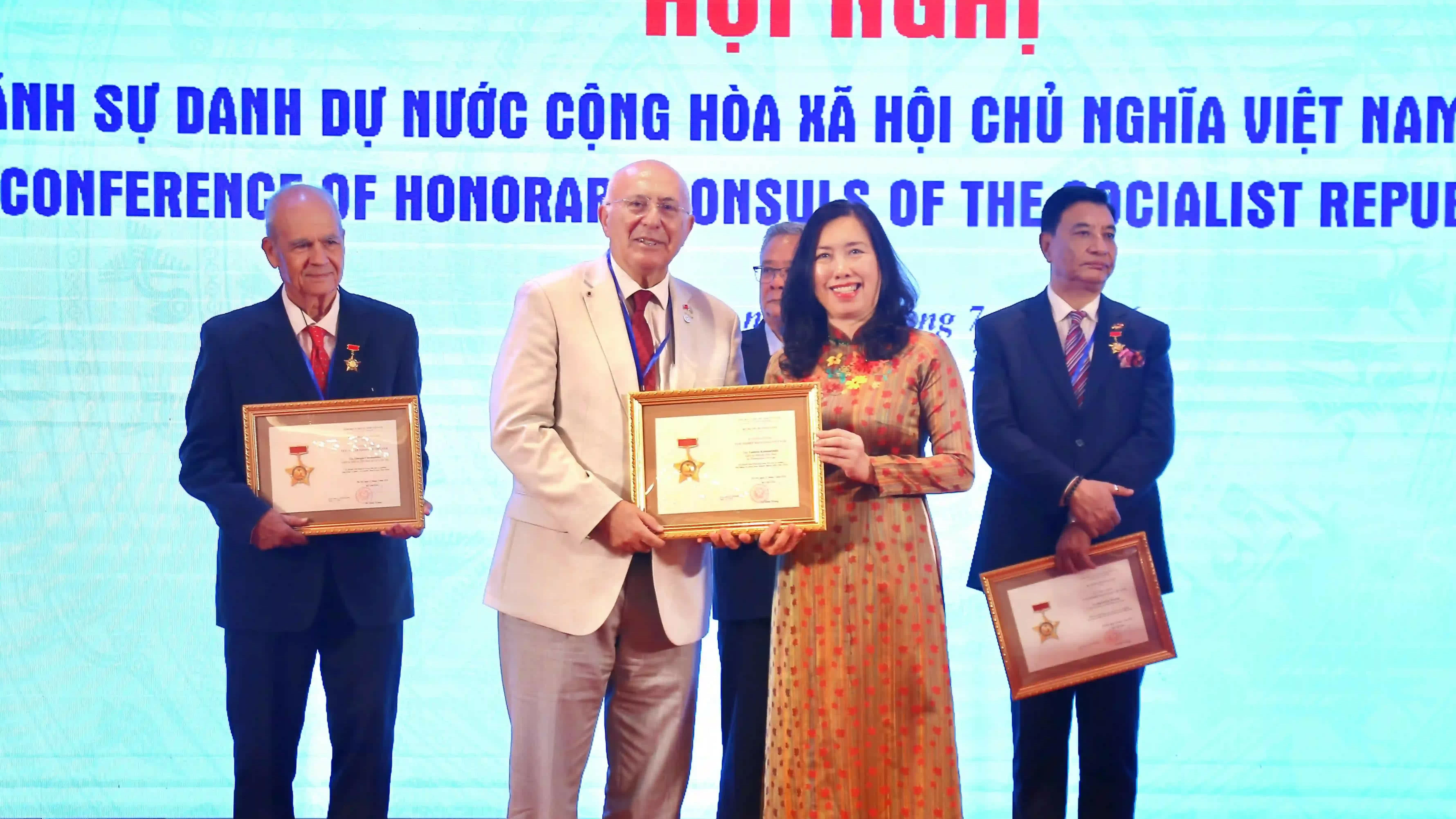 Conference of Vietnam's Honorary Consuls: Come to Vietnam and witness a rapidly transforming economy