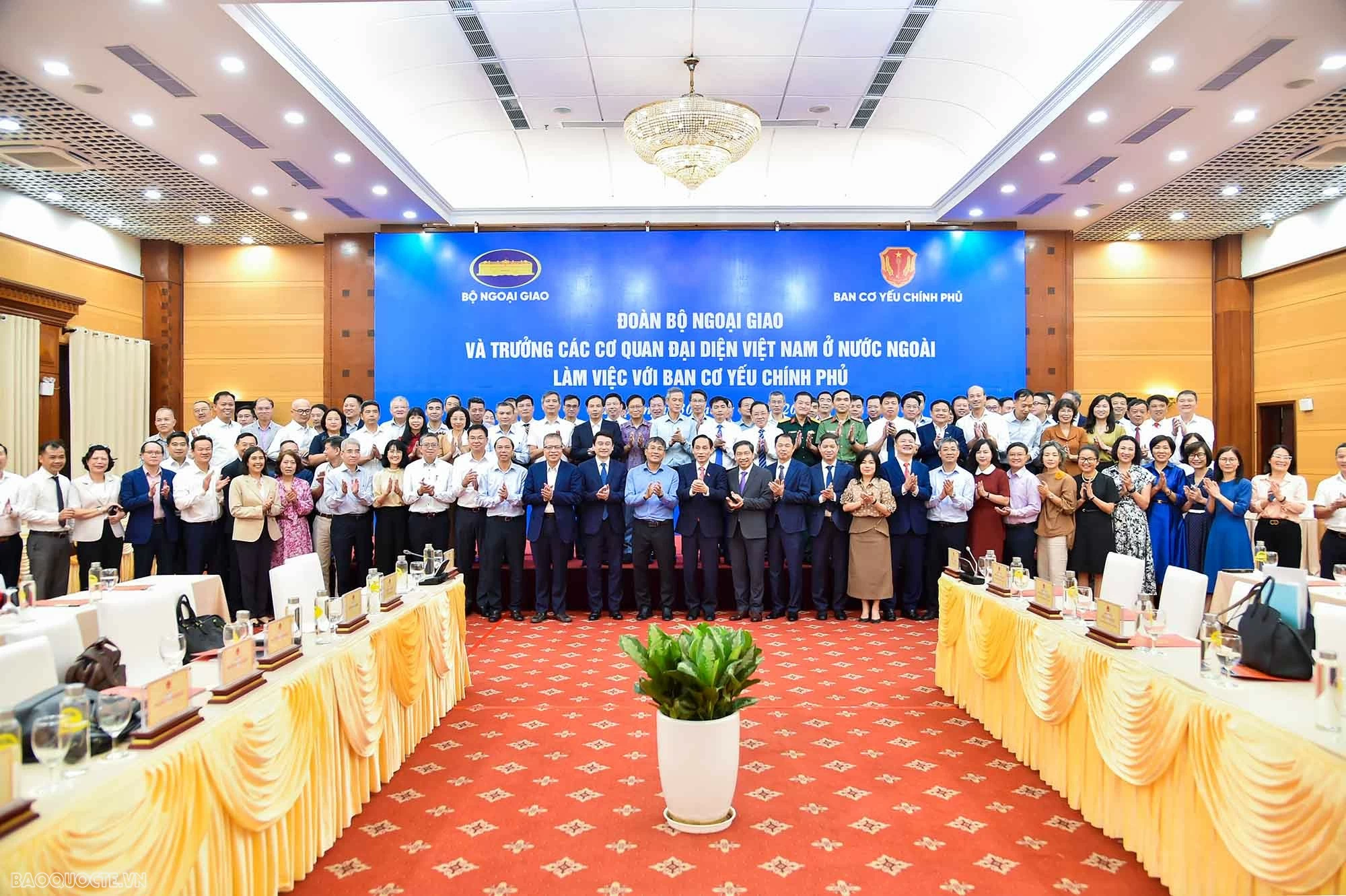 Foreign Minister Le Hoai Trung: Strengthening coordination to ensure information security in foreign affairs