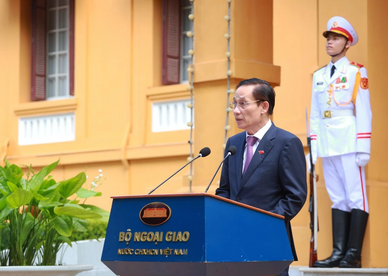 ASEAN Flag-Raising Ceremony: Vietnam reaffirms commitment to building a strong ASEAN community ASEAN Flag-Raising Ceremony: Vietnam reaffirms commitment to building a strong ASEAN community