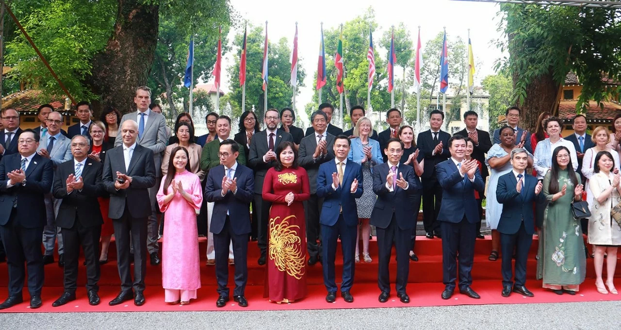 ASEAN Flag-Raising Ceremony: Vietnam reaffirms commitment to building a strong ASEAN community