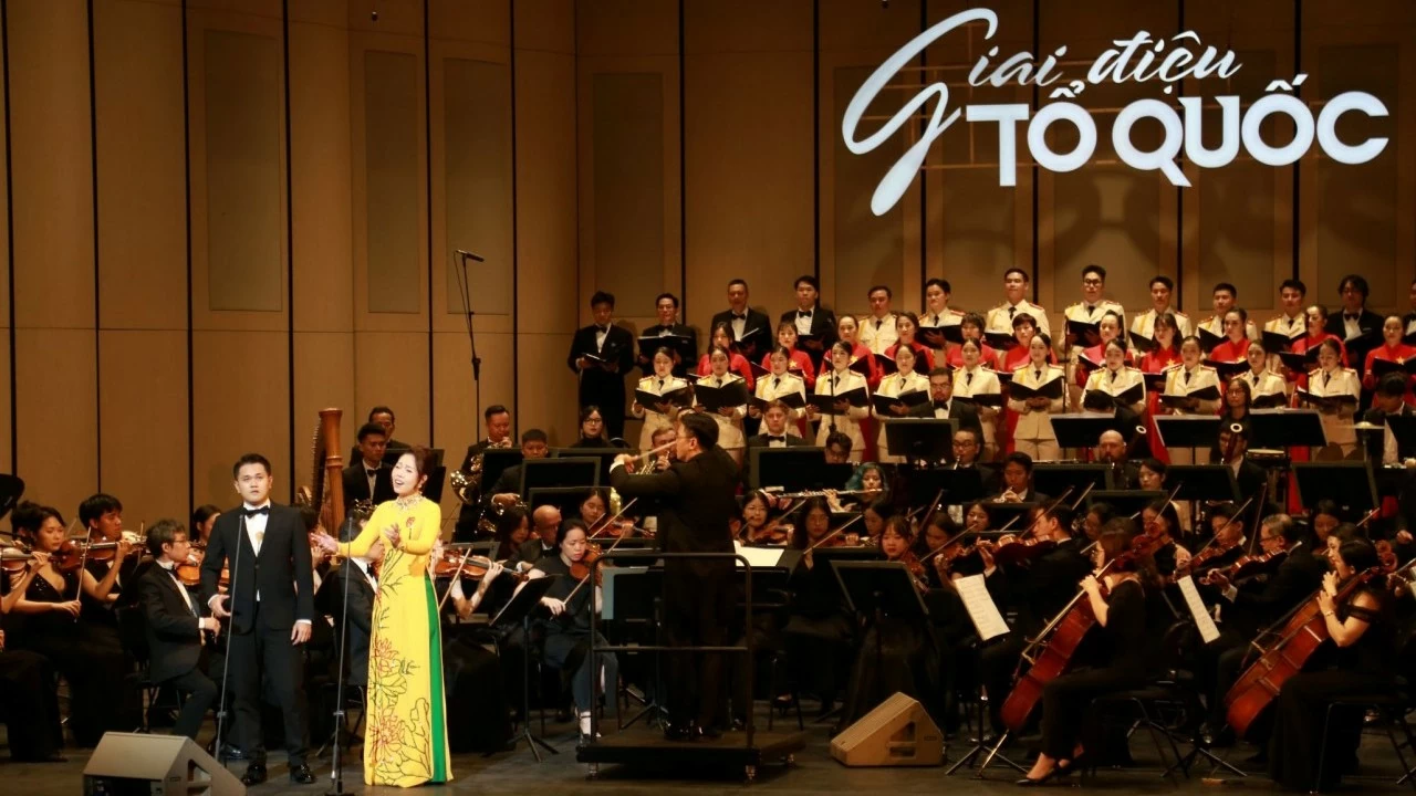 Concert 'Giai dieu To quoc' co-organized by Ministries of Public Security, National Defence, Foreign Affairs