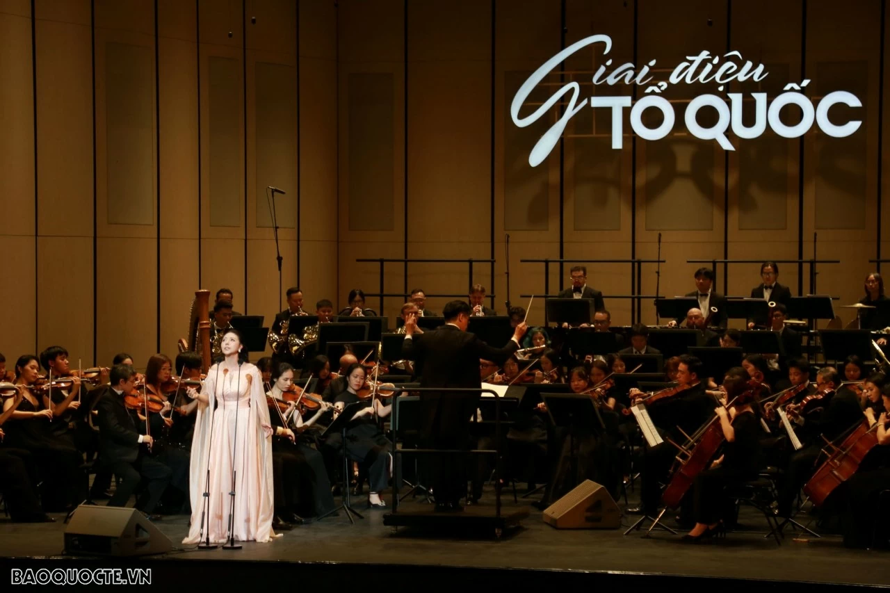 Concert 'Giai dieu To quoc' co-organized by Ministries of Public Security, National Defence, Foreign Affairs