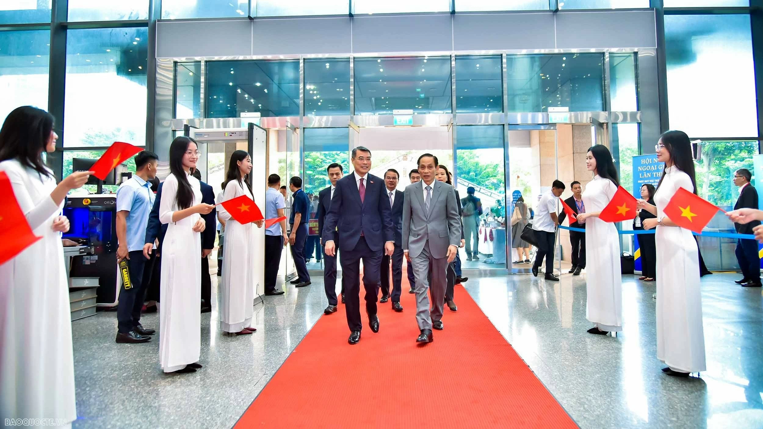 33rd Diplomatic Conference: Prime Minister Le Minh Hung attends Plenary session on diplomacy serving for national development in the new era