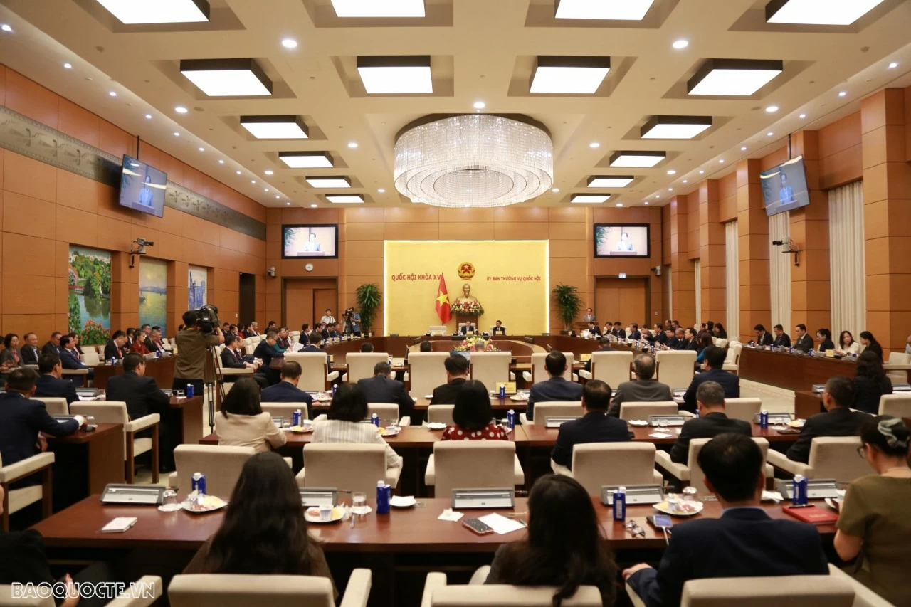 33rd Diplomatic Conference: NA Chairman Tran Thanh Man works with Heads of Vietnamese Representative Missions abroad