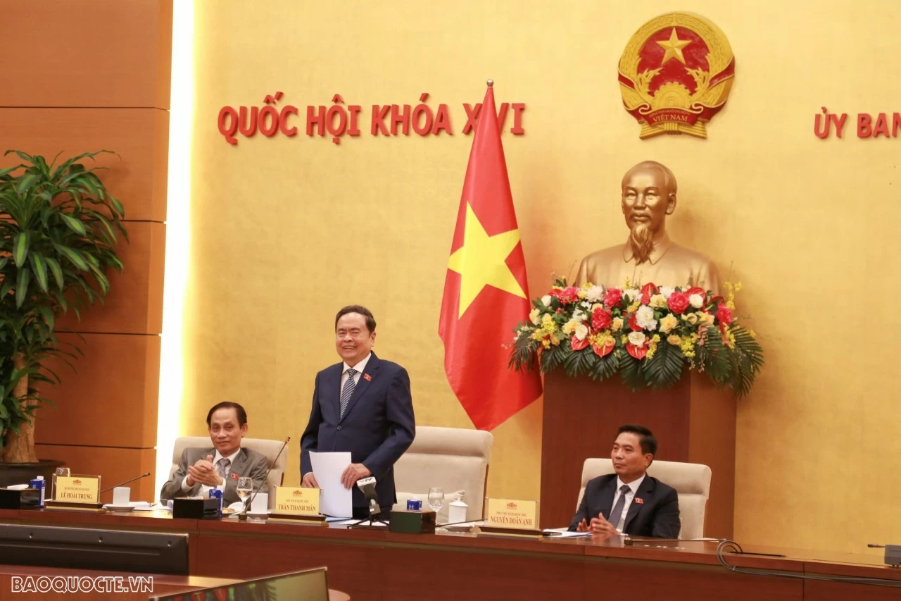 33rd Diplomatic Conference: NA Chairman Tran Thanh Man works with Heads of Vietnamese Representative Missions abroad
