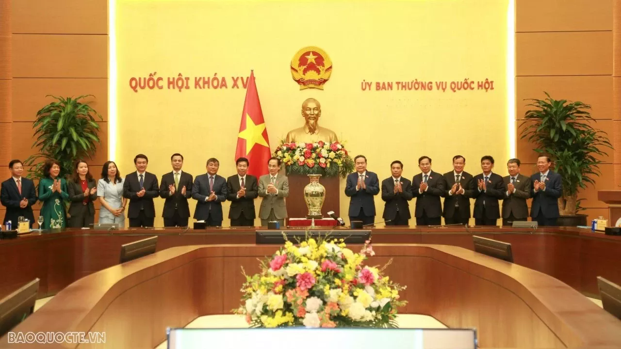 33rd Diplomatic Conference: NA Chairman Tran Thanh Man works with Heads of Vietnamese Representative Missions abroad